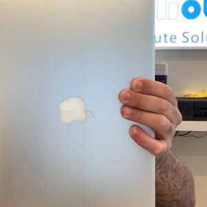 MacBook Pro Retina 13" 2013 i5 2.4 8GB SSD Battery cycle 582